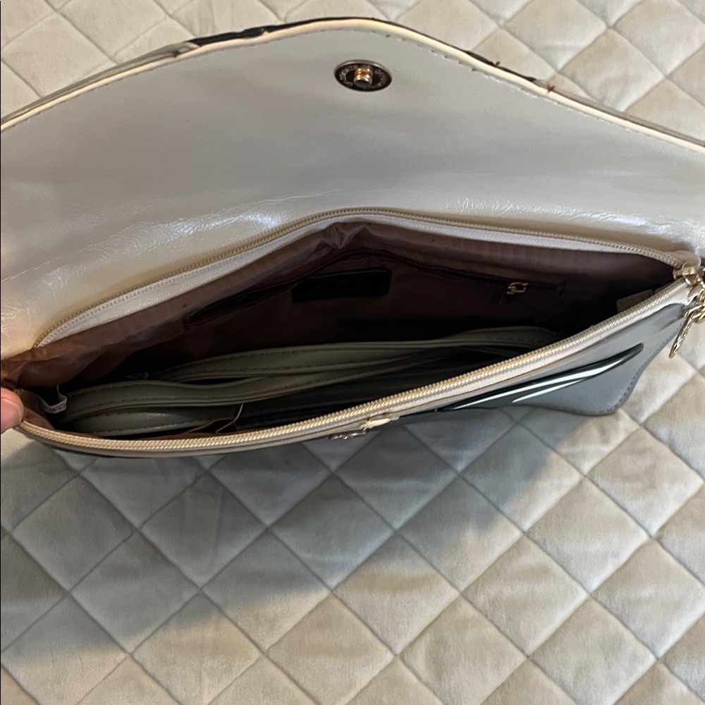 Purse - Picture 2 of 8